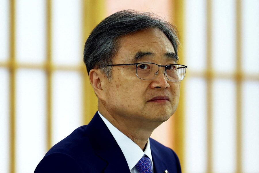 South Korea Discusses APEC and North Korea in Beijing