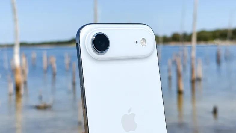 iPhone 17